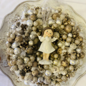 Angyalkás ajtódísz.