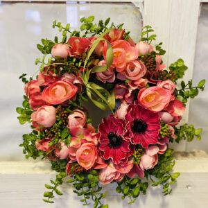 Rózsaszín ajtódísz.