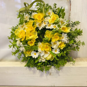 Nárciszos ajtódísz.